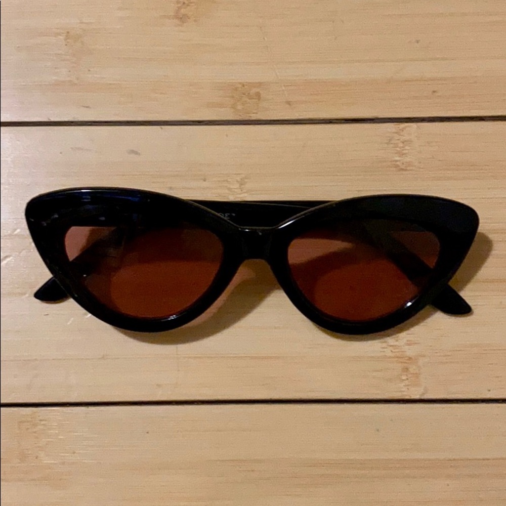 Marilyn Monroe cat eye sunglasses